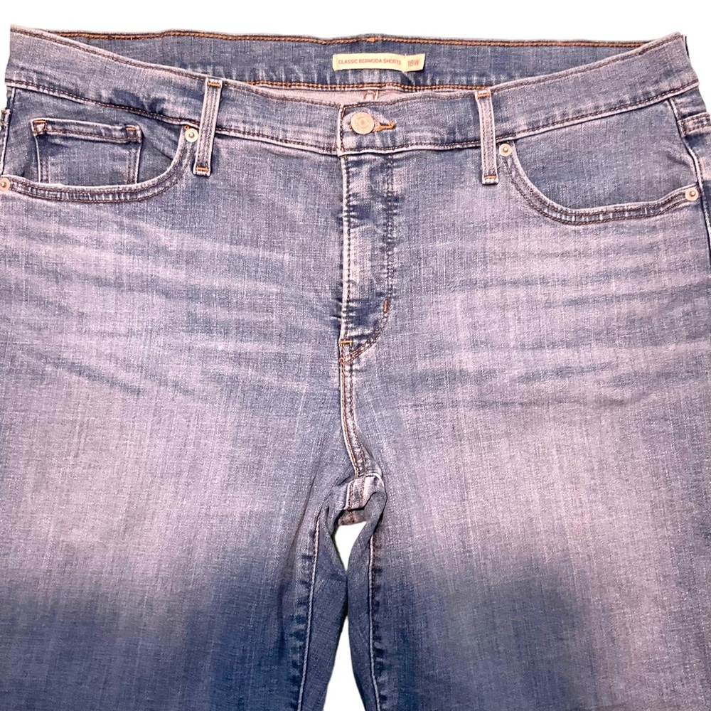 Levi’s Classic Bermuda Women’s Shorts Medium Wash Size 18W - Picture 5 of 16